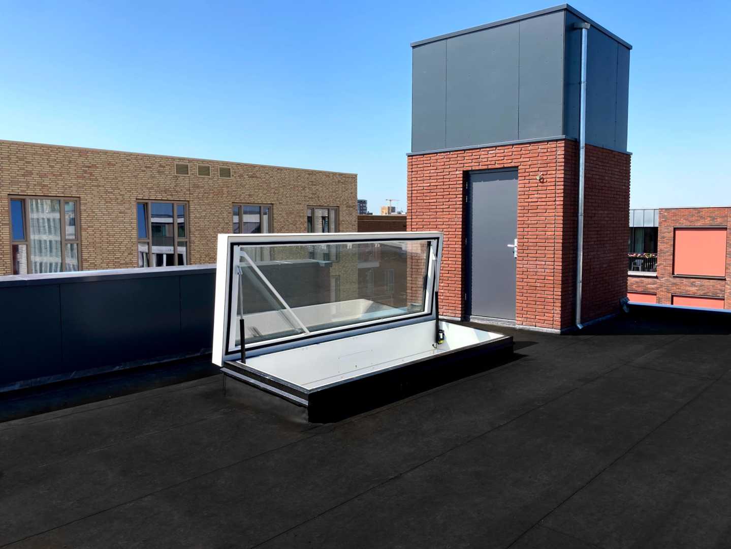 Gorter beglaasde dakluiken - dakluiken met venster openstaand dakluik met raam