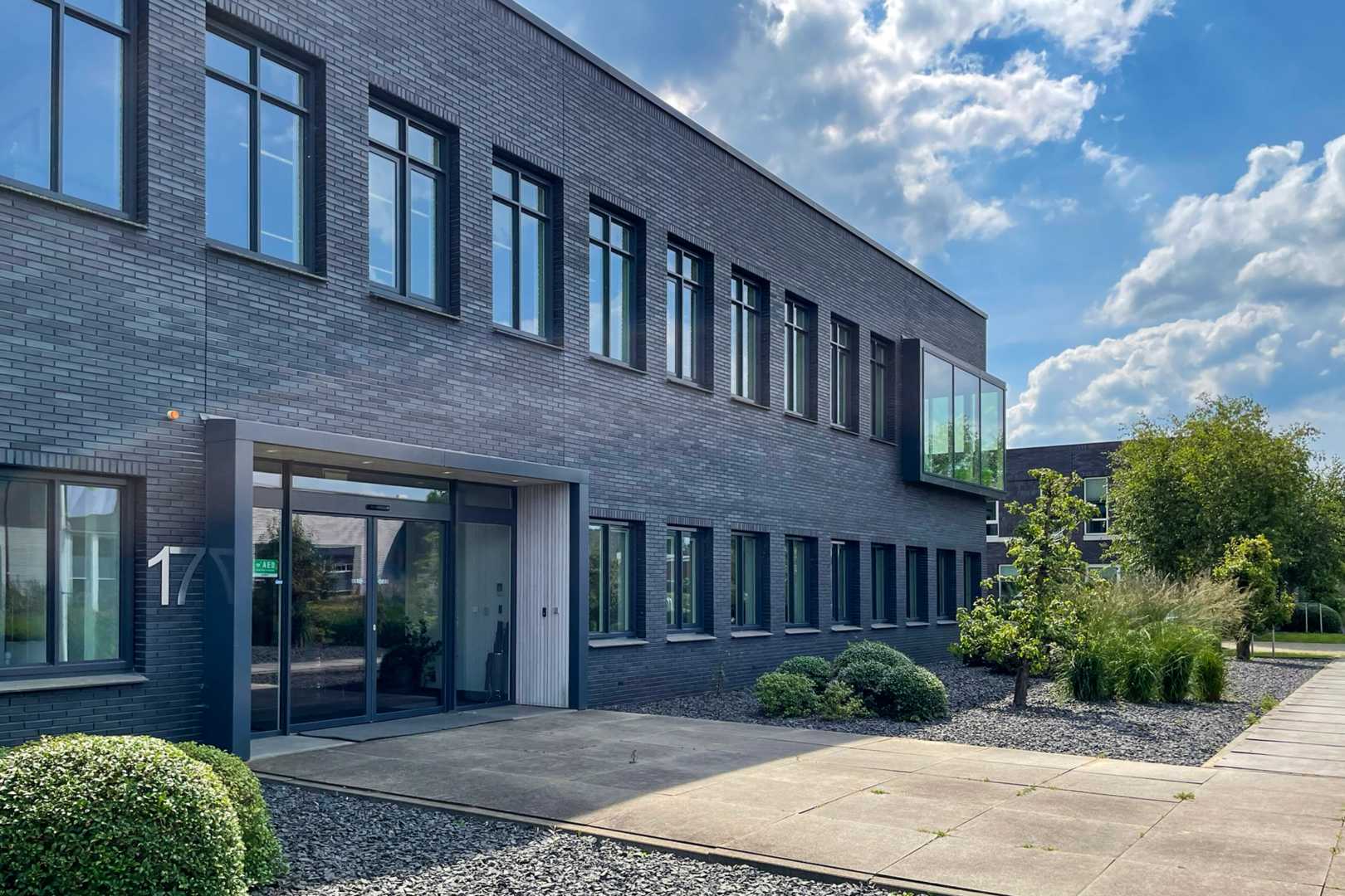 Het pand van Inatherm - Tielenstraat 17, Waalwijk Het pand van Inatherm - Tielenstraat 17, Waalwijk