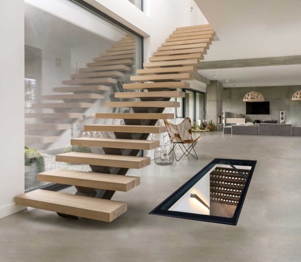 Gorter Luiken B.V. | NBD Nederlandse Bouwdocumentatie glazen vloerluik onder trap