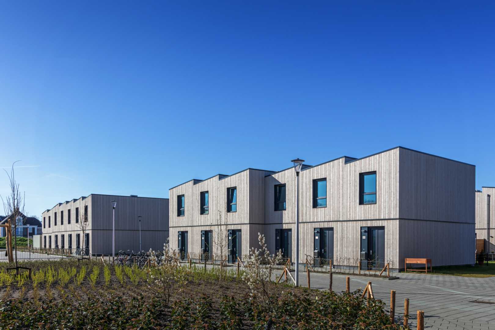 Middelharnis Sommelsehavendijk overzicht twee huizenblokken met houten gevels