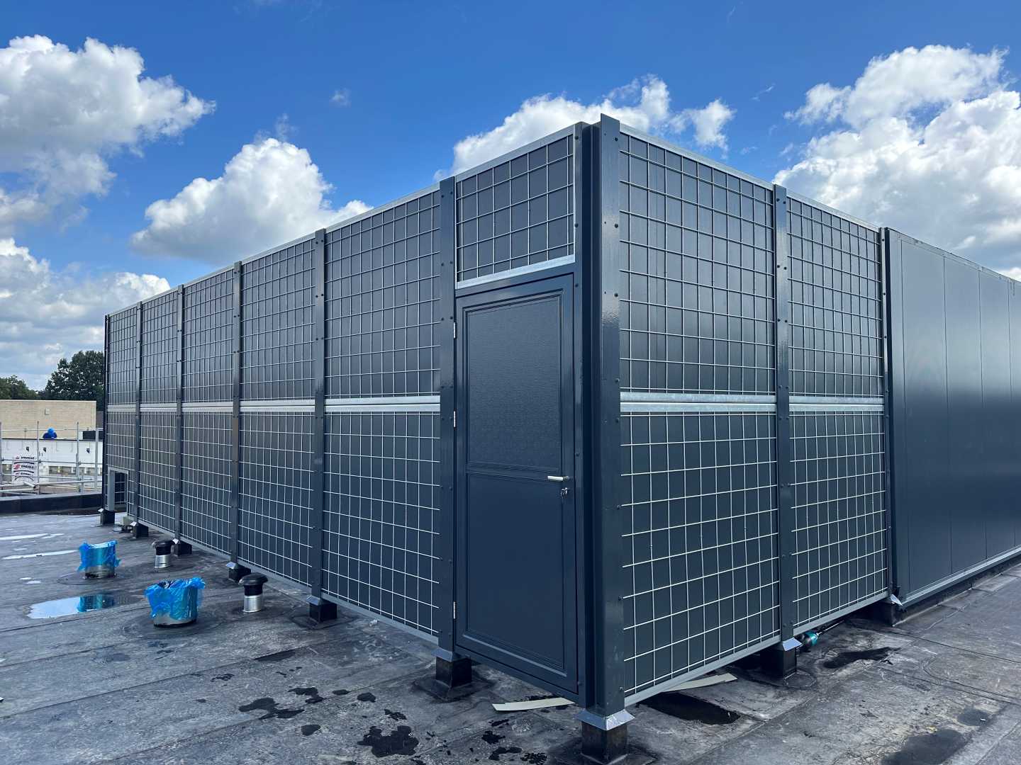 SMT Bouw en Vastgoed - Sint Janshove Koelinstallatie op het dak