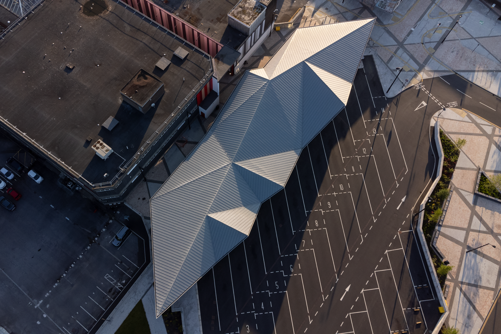 10.prePATINA ECO ZINC blue-grey, bus-interchange, Wales, UK -Architect - Capita - Aannemer - Varla Cladding 10.prePATINA ECO ZINC blue-grey, bus-interchange, Wales, UK -Architect - Capita - Aannemer - Varla Cladding