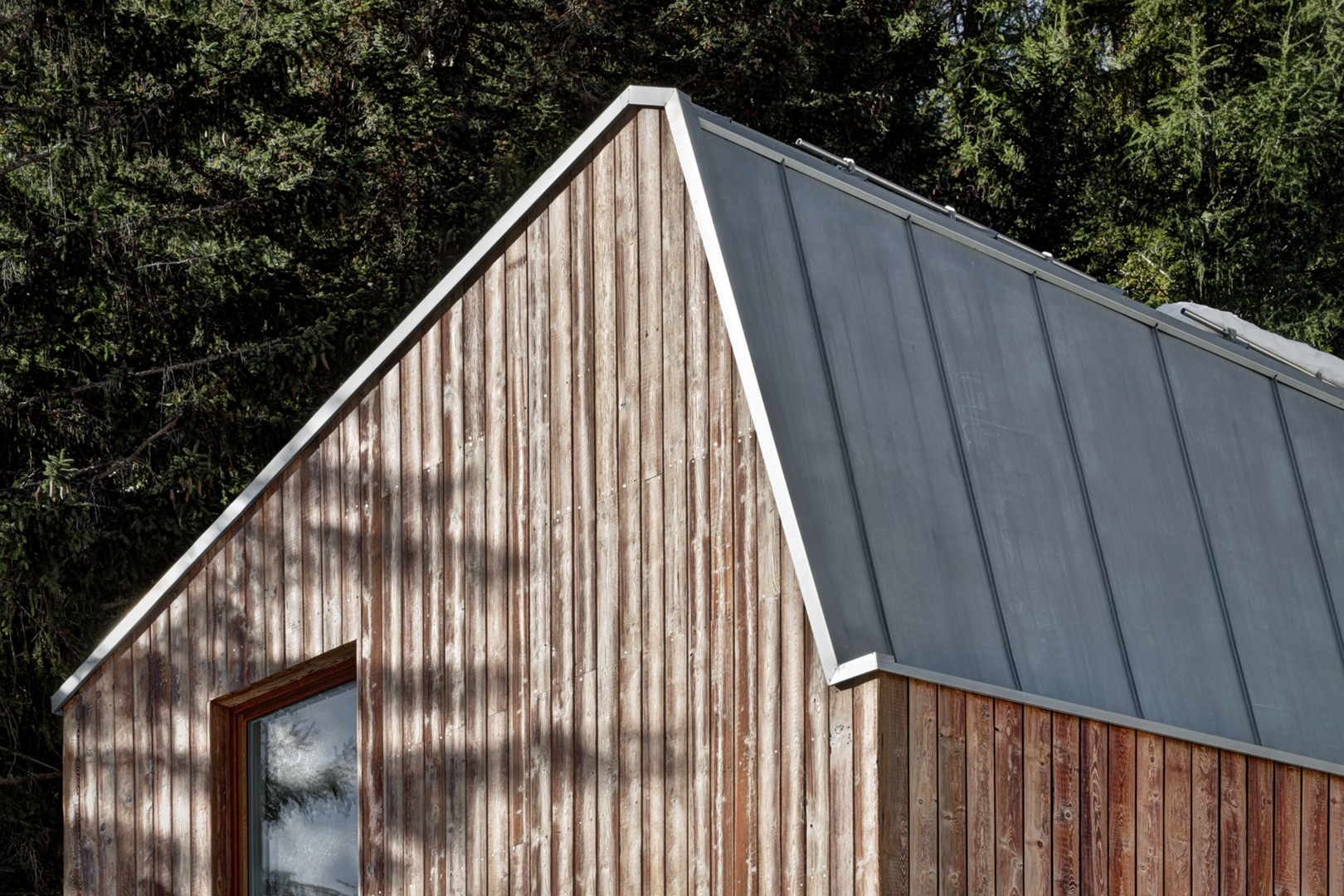 14.prePATINA ECO ZINC blue-grey, woning,Madesimo, Italië - Architect - Consalez Rossi -detail Woning met zinken dak