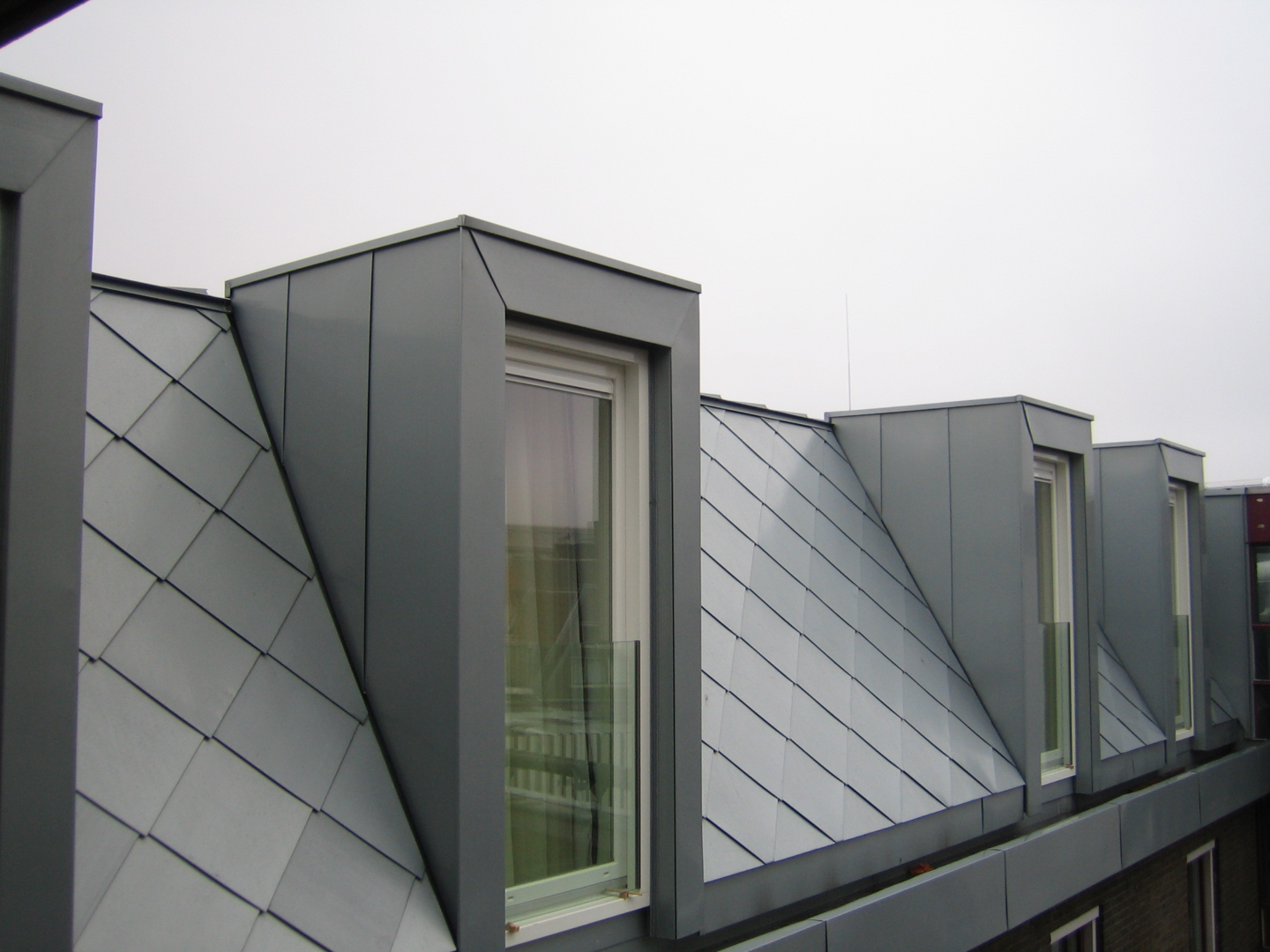 29. prePATINA ECO ZINC blue-grey dakkapellen, Renaissance Hotel, Amsterdam detail gevelbekleding op dak