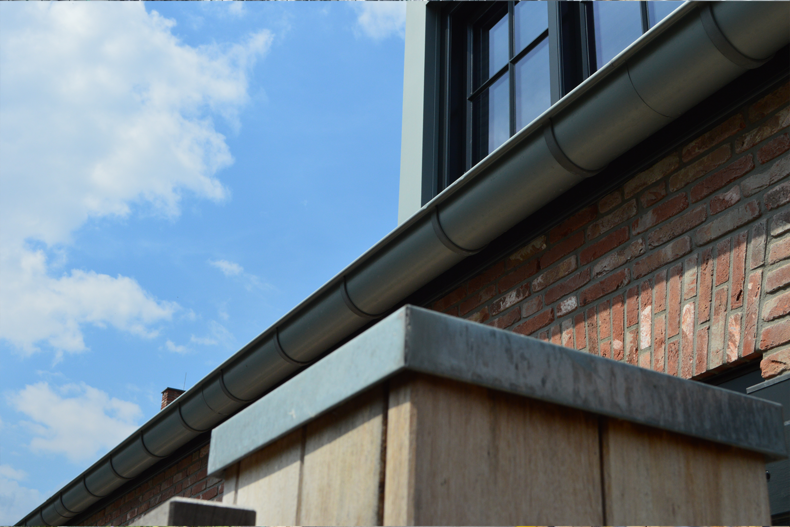 33.prePATINA ECO ZINC blue-grey, HWA , dakkapel, dakrand woning Bunschoten - prePATINA ECOZ ZINC blue-grey detail close-up dakrand woning