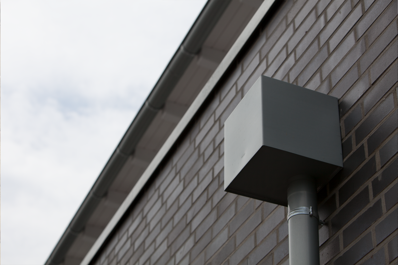 36.prePATINA ECO ZINC blue-grey - woning, Waltrop, Duitsland -detail detail dakrand