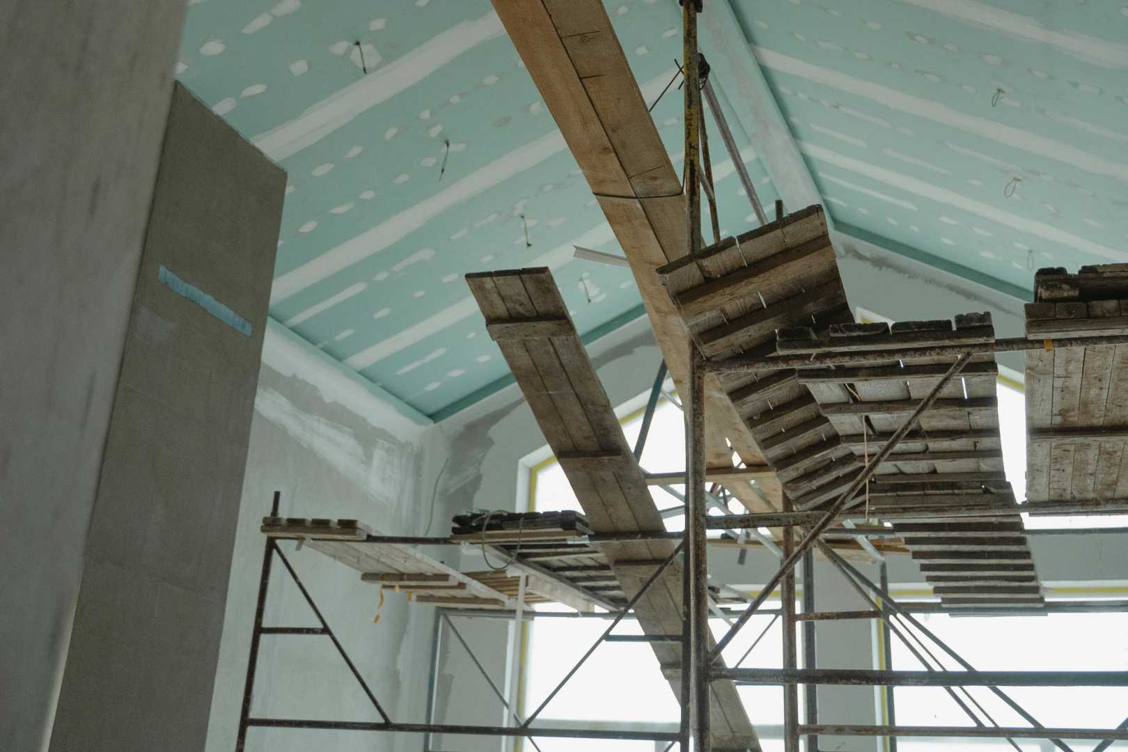 Plafondafwerkingen Plafond met stijgers